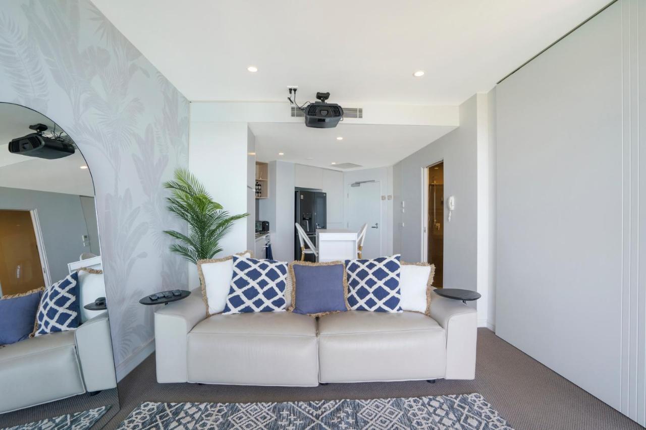 603 Beachfront Apartment *